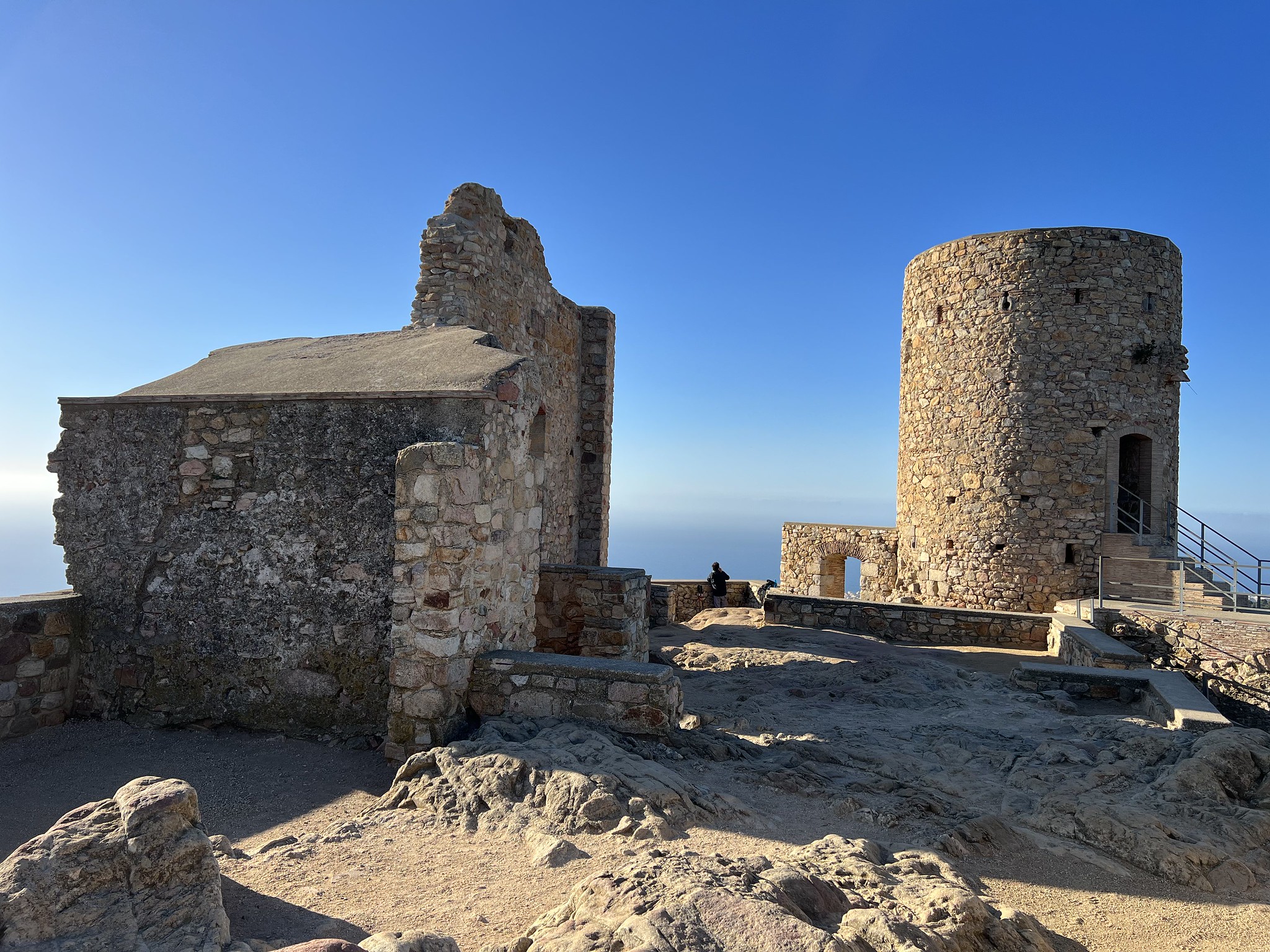 El Castell de Burriac: Descobreix aquesta joia medieval amb vistes panoràmiques al cor del Maresme