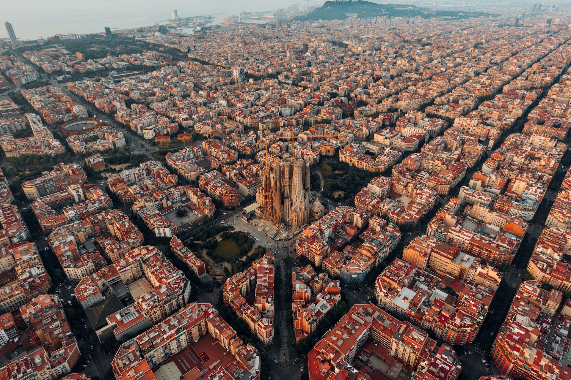 Eleccions Municipals 2023: Barcelona decideix el seu futur - Candidats, propostes i enquestes en joc