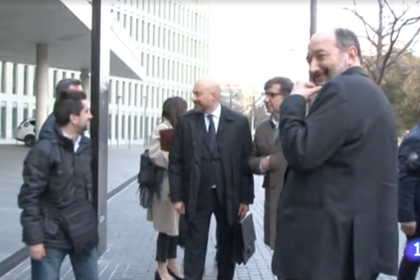 RTVE.  Una jueza procesa a una treintena de investigados por organizar el 1-O
