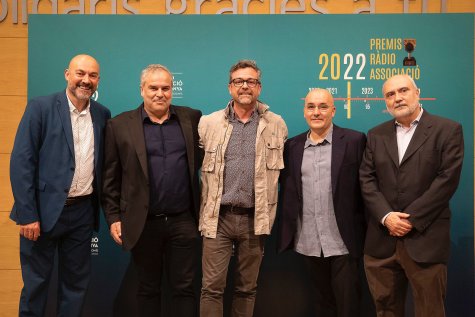 Reconeixement de Santi Faro a Saül Gordillo als Premis Ràdio Associació