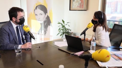 El matí de Catalunya Ràdio amb Laura Rosel entrevista el president de la Generalitat, Pere Aragonès, des de la delegació del Govern a Madrid, l'endemà de la reunió amb el president espanyol, Pedro Sánchez, a La Moncloa. Madrid. 30 de juny de 2021