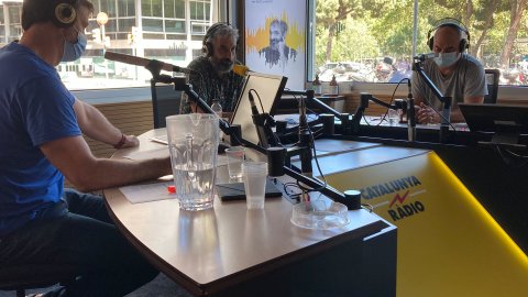 Últim programa Estat de Gràcia de Catalunya Ràdio. Comiat de Roger de Gràcia, amb Adam Martin i David Olivares. Barcelona. 16 de juliol de 2021