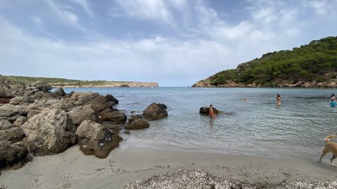 Menorca. Algaiarens. Platja des Bot. Agost de 2021