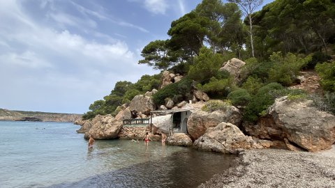 Menorca. Algaiarens. Platja des Bot. Agost de 2021