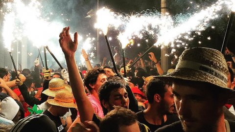 Les Santes. Desvetllament bellugós. Nit Boja. Mataró. Mòbil. Juliol de 2015