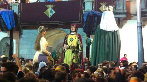 Les Santes 2014. No n'hi ha prou. Foto amb el mòbil. Mataró. Juliol del 2014
