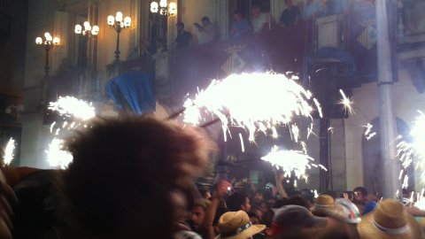 Les Santes 2014. No n'hi ha prou. Foto amb el mòbil. Mataró. Juliol del 2014