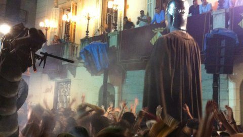 Les Santes 2014. No n'hi ha prou. Foto amb el mòbil. Mataró. Juliol del 2014