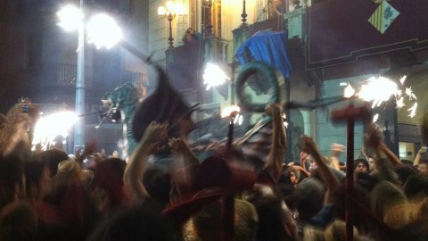 Les Santes 2014. No n'hi ha prou. Foto amb el mòbil. Mataró. Juliol del 2014