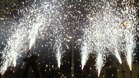Les Santes 2014. No n'hi ha prou. Foto amb el mòbil. Mataró. Juliol del 2014