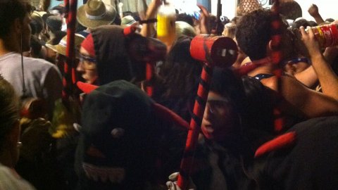 Les Santes 2014. No n'hi ha prou. Foto amb el mòbil. Mataró. Juliol del 2014