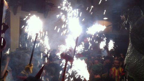 Les Santes 2014. No n'hi ha prou. Foto amb el mòbil. Mataró. Juliol del 2014
