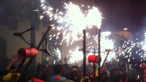 Les Santes 2014. No n'hi ha prou. Foto amb el mòbil. Mataró. Juliol del 2014