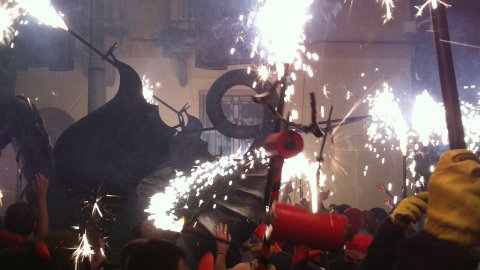 Les Santes 2014. No n'hi ha prou. Foto amb el mòbil. Mataró. Juliol del 2014