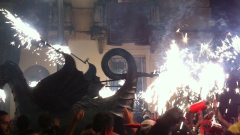 Les Santes 2014. No n'hi ha prou. Foto amb el mòbil. Mataró. Juliol del 2014