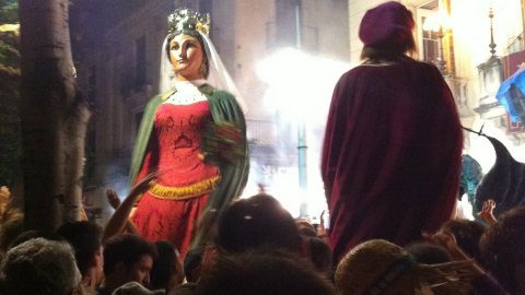 Les Santes 2014. No n'hi ha prou. Foto amb el mòbil. Mataró. Juliol del 2014