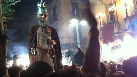 Les Santes 2014. No n'hi ha prou. Foto amb el mòbil. Mataró. Juliol del 2014