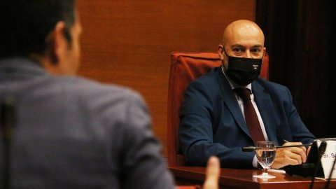 Els directors de Catalunya Ràdio i TV3, Saül Gordillo i Vicent Sanchis, respectivament, a la comissió de contol a la CCMA del Parlament de Catalunya. Barcelona. 17 de setembre de 2021