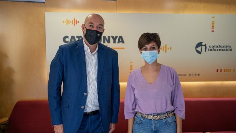 El director de Catalunya Ràdio, Saül Gordillo, rep la ministra de Política Territorial i portaveu del govern espanyol, Isabel Rodríguez, l’endemà de la taula de diàleg celebrada al Palau de la Generalitat. Barcelona. 16 de setembre de 2021