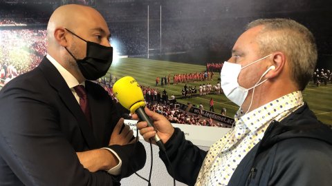  El director de Catalunya Ràdio i dels Mitjans Digitals de la CCMA, Saül Gordillo, signa l’acord amb el director de Ràdio Arrels, Albert Noguer, i es reuneix amb Bernard Guasch, president dels Dracs Catalans. Perpinyà. 30 de setembre de 2021 