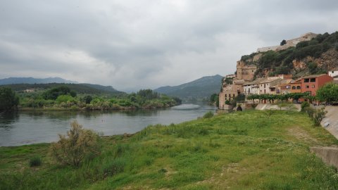 Miravet. Ribera d'Ebre. Catalunya. Riu Ebre. Abril de 2011