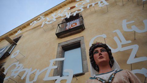 Ermessenda de Montsoriu, geganta de Pineda de Mar. Gegants a la festa major de Pineda de Mar. Agost de 2010