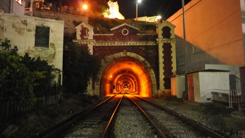 Via del tren a Sant Pol de Mar. Túnel amb l'ermita de Sant Pau al fons. 7 d'agost de 2010