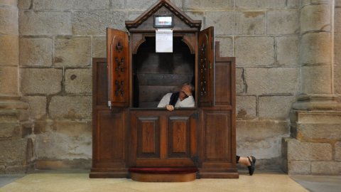 Confessionari a la catedral de Santiago de Compostel·la. Agost 2009