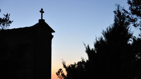 Hórreo en la posta de sol a Fixó (Forcarei). Agost 2009