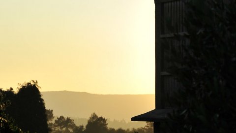Hórreo en la posta de sol a Fixó (Forcarei). Agost 2009