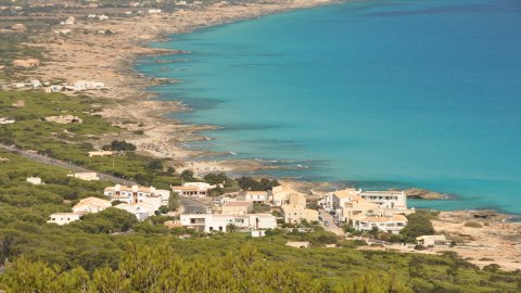 Formentera. Es Caló fotografiat des d'es Mirador. Agost de 2009 