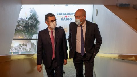 El ministre de Presidència, Félix Bolaños, rebut pel director de Catalunya Ràdio i dels Mitjans Digitals de la CCMA, Saül Gordillo, abans de ser entrevistat per Laura Rosel a El matí de Catalunya Ràdio. Barcelona. 8 d’octubre de 2021