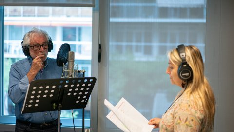 La torre de vidre. Podcast de Catalunya Ràdio dirigit per Santi Faro amb text d'Albert Sánchez Pinyol i les veus dels actors Pere Arquillué, Lluís Marco, Pep Antón Muñoz, Naussica Bonín i Artur Busquets. 
