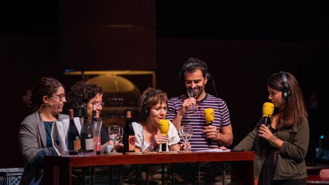 El matí de Catalunya Ràdio amb Laura Rosel i L'última hora del matí de Catalunya Ràdio amb Quim Morales des del Teatre Poliorama de Barcelona per l’obra ‘T’estimo si he begut’ d’Empar Moliner i Dagoll Dagom. Barcelona. 8 d’octubre de 2021