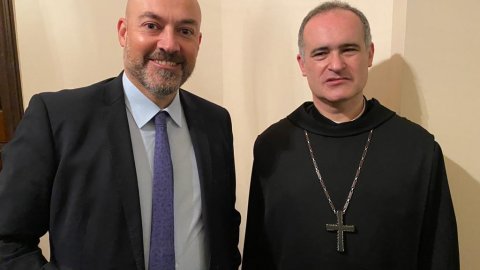 El director de Catalunya Ràdio, Saül Gordillo, assisteix a la solemne benedicció del nou pare abat de Montserrat, Manel Gasch. Monestir de Montserrat. 13 d’octubre de 2021