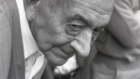 El president de la Generalitat, Jordi Pujol, visita el filòleg i lingüista Joan Coromines al seu domicili de Pineda de Mar. 22 de maig de 1992 