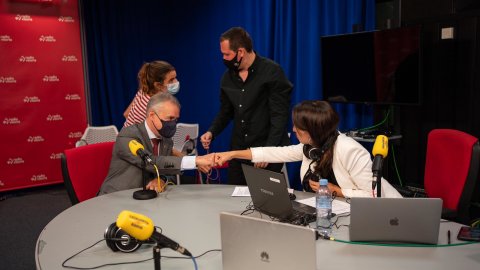 Programa especial d'El matí de Catalunya Ràdio, amb Laura Rosel, pels 10 anys de la fi d'ETA, amb el lehendakari Iñigo Urkullu i el dirigent de Bildu Arnaldo Otegi. Vitòria. 19 d'octubre de 2021