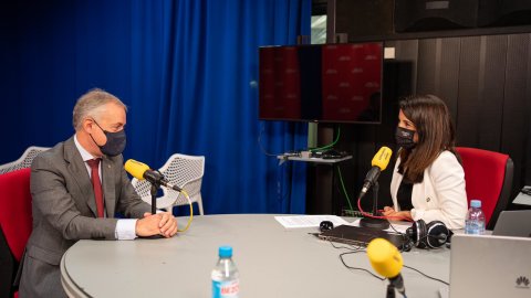 Programa especial d'El matí de Catalunya Ràdio, amb Laura Rosel, pels 10 anys de la fi d'ETA, amb el lehendakari Iñigo Urkullu i el dirigent de Bildu Arnaldo Otegi. Vitòria. 19 d'octubre de 2021