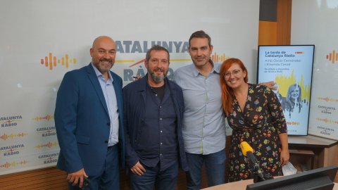 El director de Catalunya Ràdio, Saül Gordillo, amb el director de Crims, Carles Porta, entrevistats a La tarda de Catalunya Ràdio amb motiu del premi Ondas a millor programa de ràdio per a Crims. Barcelona. 20 d'octubre de 2021