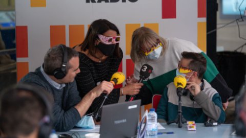 El matí de Catalunya Ràdio, Popap i La tarda de Catalunya Ràdio fan una programació especial des de l'Hospital Vall d'Hebron per donar suport al projecte ulleres de #realitatmillorada i ajudar a remodelar l'Àrea d'Oncologia Infantil. Barcelona. 12 de novembre de 2021