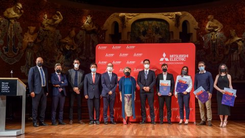 El director de Catalunya Ràdio, Saül Gordillo, lliura el Premi Catalunya Música al violagambista Miguel Bonal en l’acte de lliurament dels premis El Primer Palau, al Palau de la Música Catalana. Barcelona. 18 de novembre de 2021