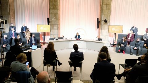 El director de Catalunya Ràdio i dels Mitjans Digitals de la CCMA, Saül Gordillo, i el director de Crims, Carles Porta, reben el Premi Nacional de Comunicació 2021 de ràdio de mans del president Pere Aragonès, al Palau de la Generalitat. Barcelona. 23 de novembre de 2021