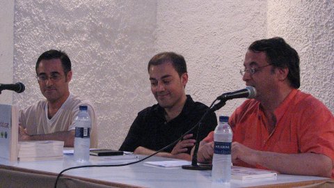 Presentació del llibre Nació.cat al Museu-Arxiu de Calella, amb Saül Gordillo, l'economista Ramon Tremosa i el director de Vilaweb, Vicent Partal. Calella. 19 de juliol de 2007
