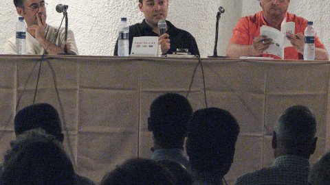 Presentació del llibre Nació.cat al Museu-Arxiu de Calella, amb Saül Gordillo, l'economista Ramon Tremosa i el director de Vilaweb, Vicent Partal. Calella. 19 de juliol de 2007