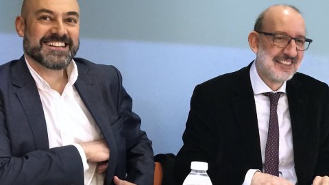 El director de Catalunya Ràdio, Saül Gordillo, presenta el llibre del periodista Antoni Bassas 'Bon dia, són les vuit!' a la Biblioteca de Calella. 6 d'abril de 2018 