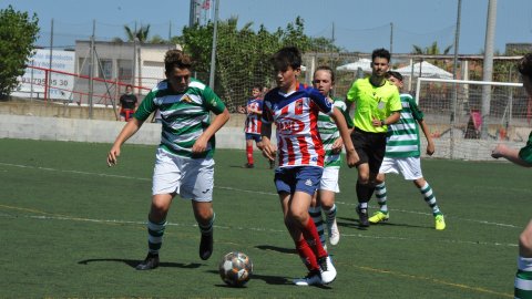 Marc Gordillo al partit de futbol infantil Vilassar de Mar-Teià. Vilassar de Mar. Abril de 2021