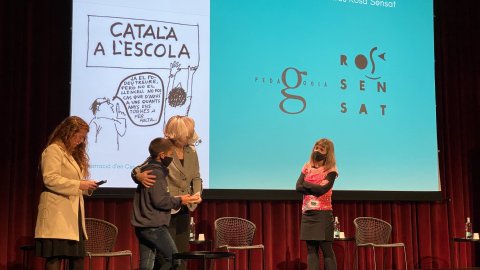 Premi Marta Mata de l'Associació de Mestres Rosa Sensat per a Elisabet Pedrosa, de L'ofici d'educar de Catalunya Ràdio. Barcelona. 16 de desembre de 2021
