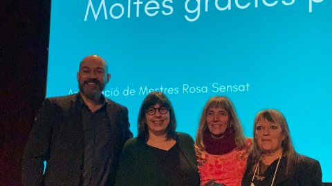 Premi Marta Mata de l'Associació de Mestres Rosa Sensat per a Elisabet Pedrosa, de L'ofici d'educar de Catalunya Ràdio. Barcelona. 16 de desembre de 2021