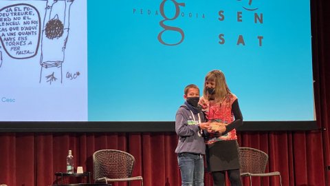 Premi Marta Mata de l'Associació de Mestres Rosa Sensat per a Elisabet Pedrosa, de L'ofici d'educar de Catalunya Ràdio. Barcelona. 16 de desembre de 2021