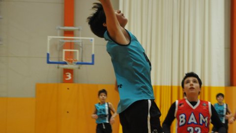 Marc Gordillo al partit de bàsquet infantil Vilassar de Mar-Ateneu Montserrat (58-50). Vilassar de Mar. 18 de desembre de 2021
